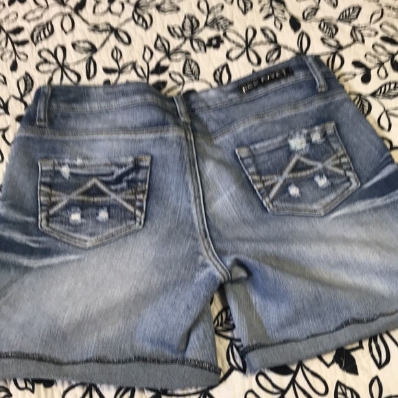 ❤️(43) Awesome stretchy blue jean shorts by Red Rivet. Wonderful cond! Size 7 - Picture 6 of 8